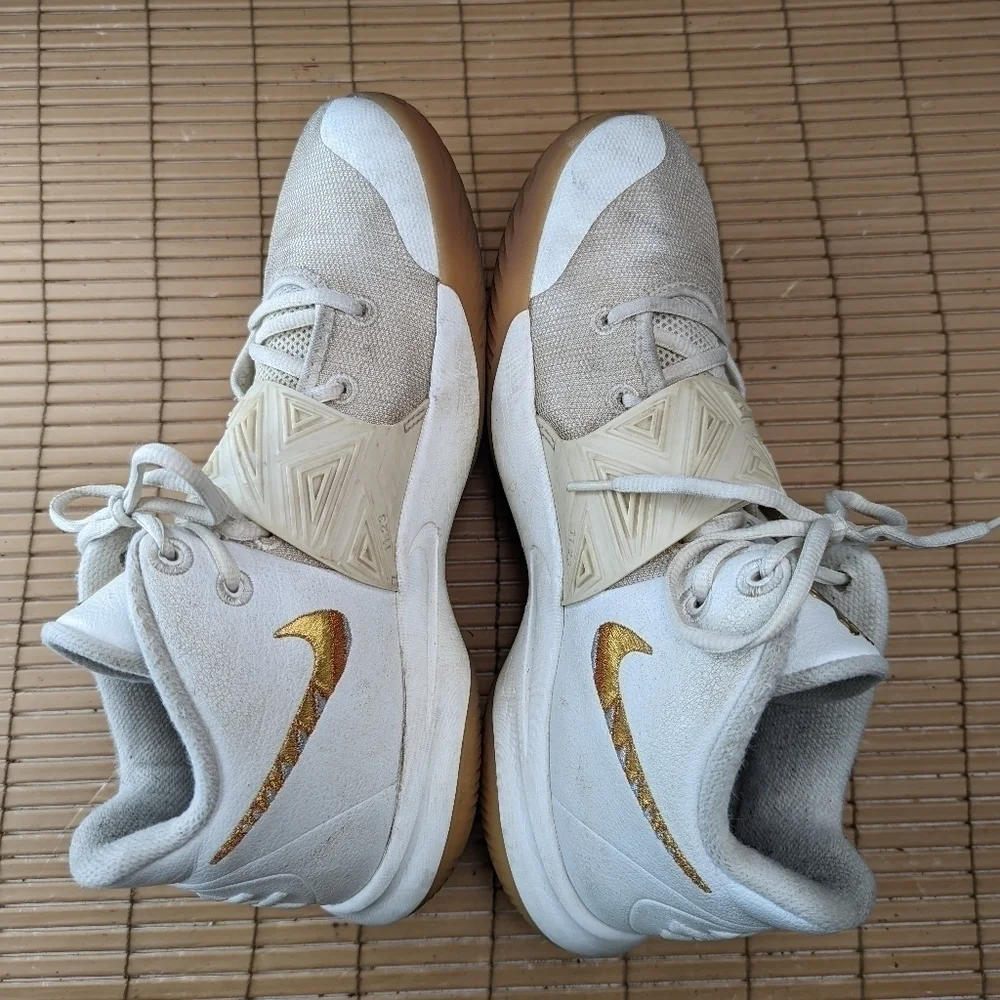 Nike Zoom Kyrie Flytrap3 Summit White Metallic Silver Copper Gold US men's sz 11